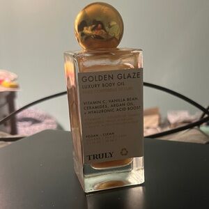 TRULY Golden Glaze Body Oil with Vitamin C